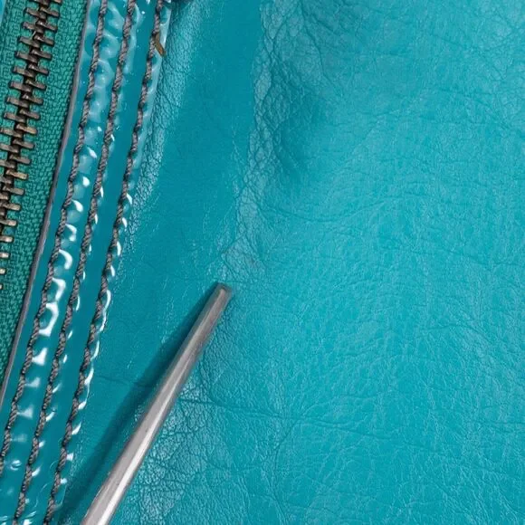 BCBG MAX AZRIA Bag Large Turquoise Bucket Hobo Satchel Tote Pockets - Picture 12 of 16